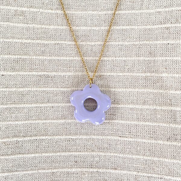 kolczyki na złotych kołach – gładki dzień mleczny fiolet